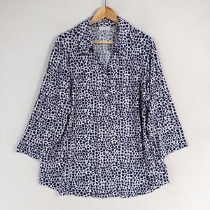 Susan Graver Top Blouse 2X Blue White Geometric Print Liquid Knit 3/4 Sleeve